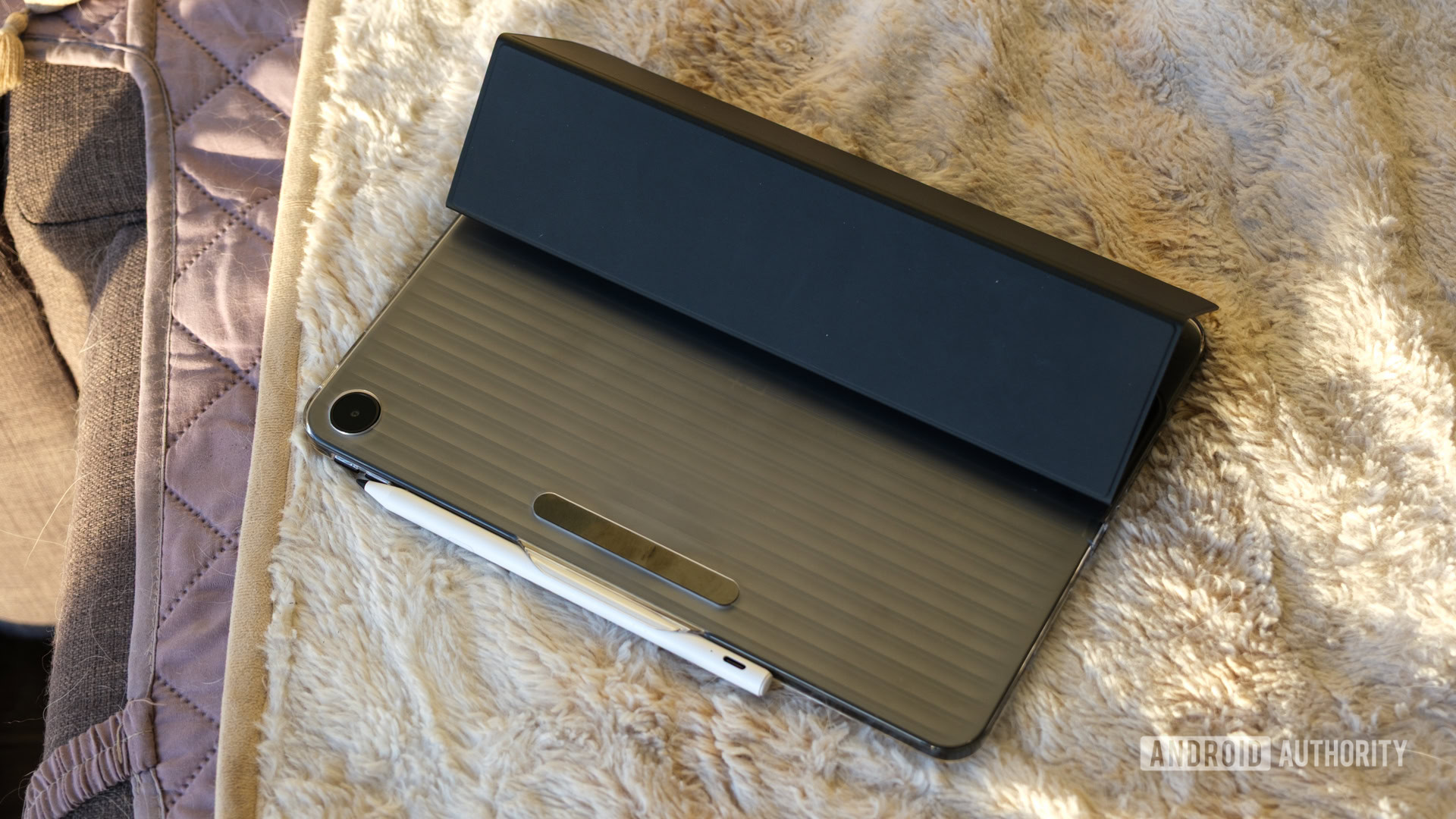 OnePlus Pad Go 2 folded cover