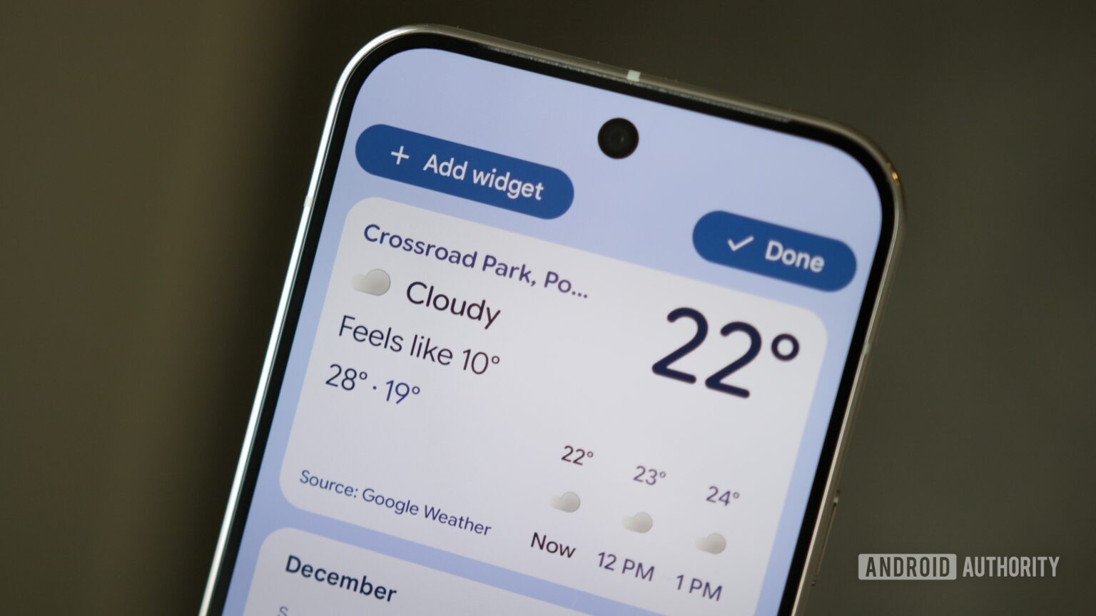 How to use Android 16's new lock screen widgets on your Pixel phone