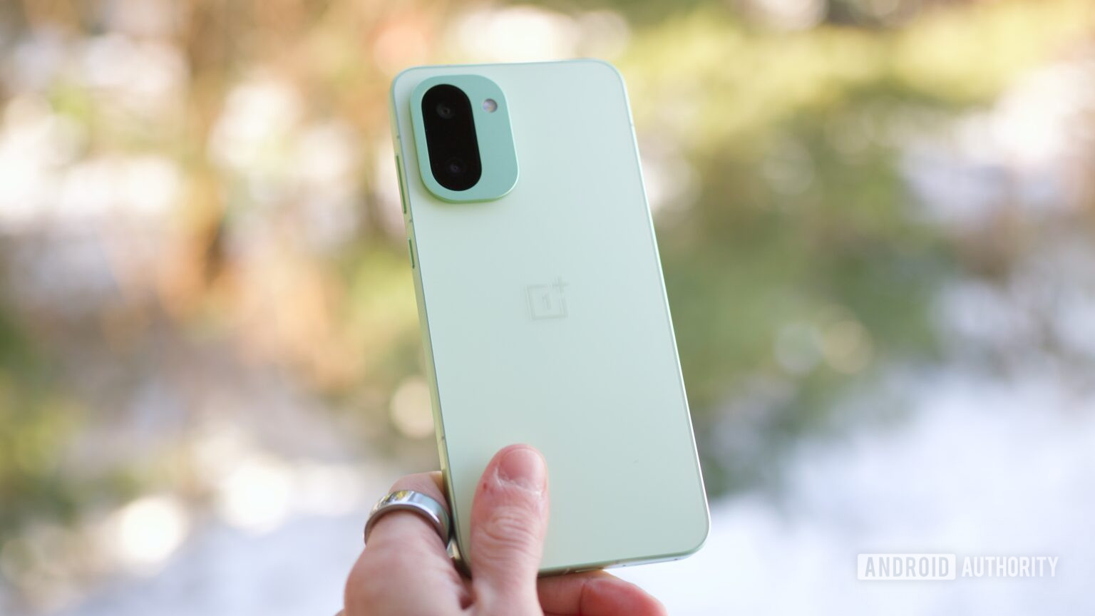 Missing Incorrect Feature OnePlus 15R review: Where did it all go wrong?