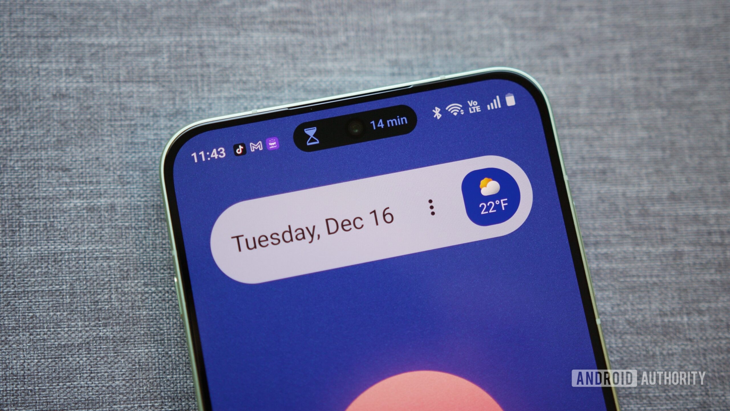 oneplus 15r review 2 Dynamic Island feature on the OnePlus 15R.