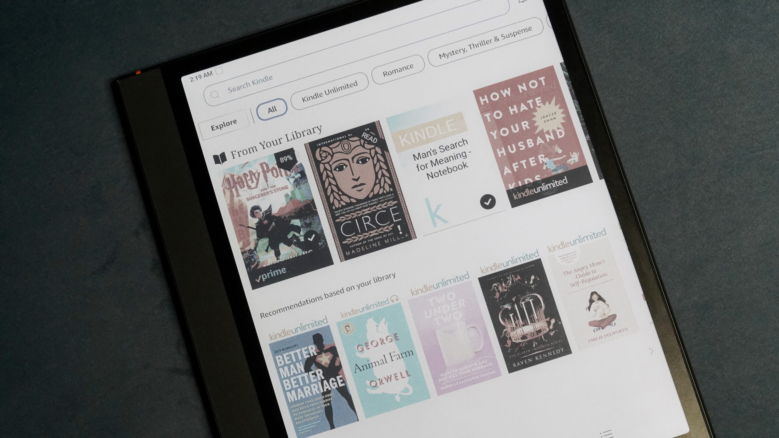 A BOOX Tablet Note Air 4C displays the Kindle app.