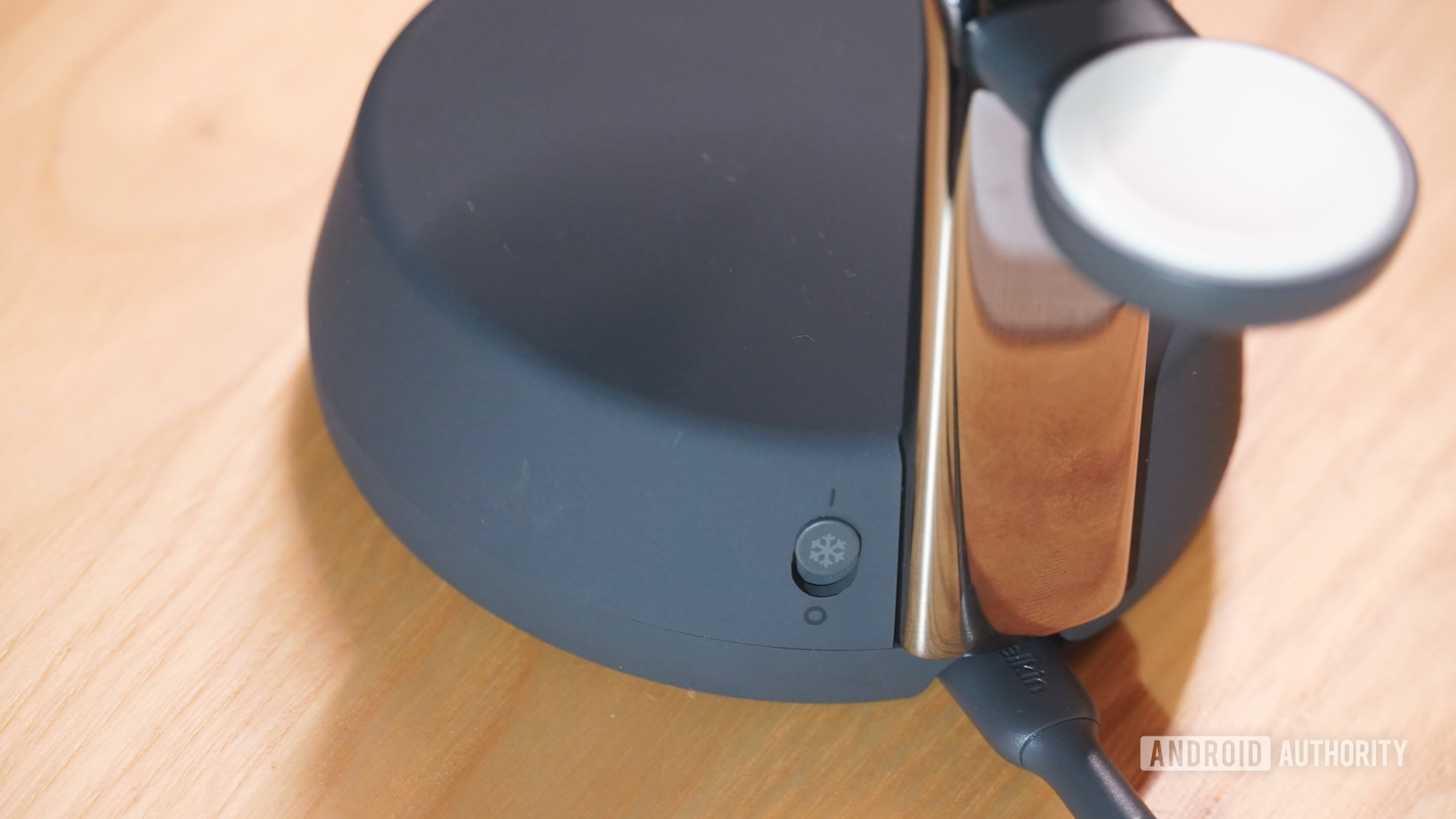 The active cooling switch on a Belkin UltraCharge Pro charger.