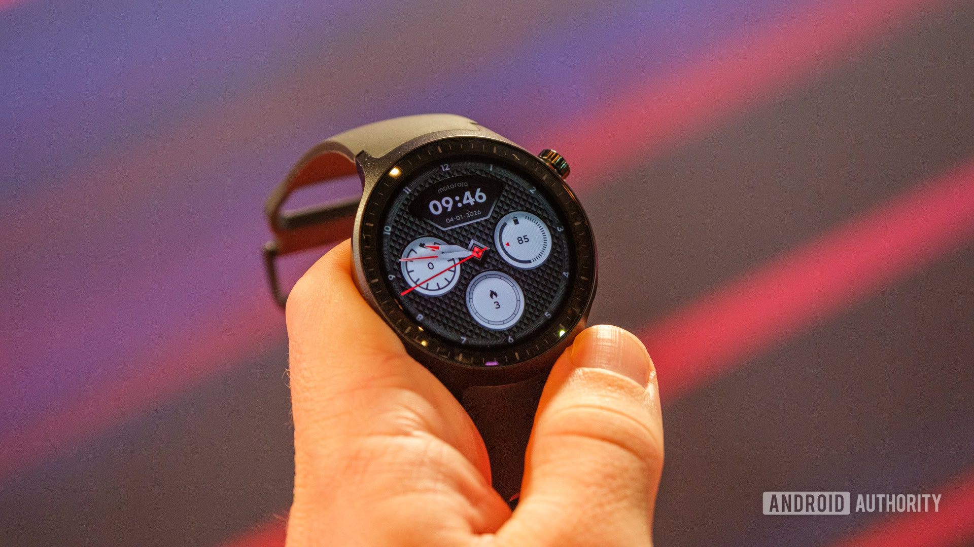 Motorola Moto Watch face in hand Motorola Moto Watch face in hand