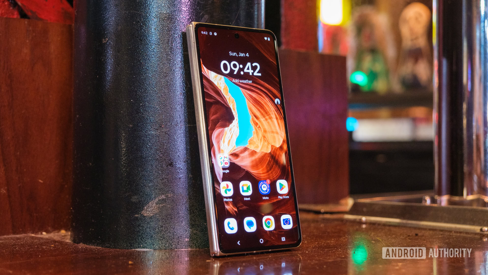 Motorola Razr Fold cover display