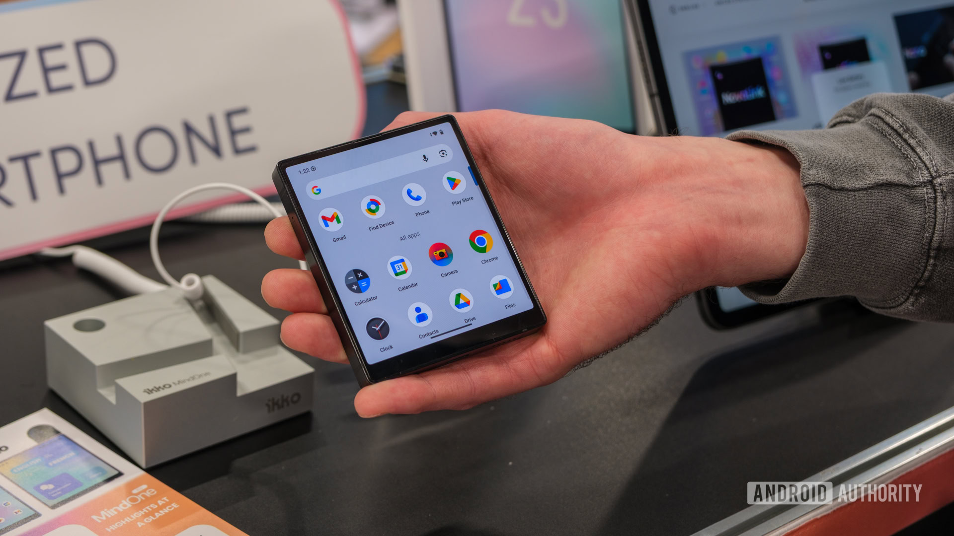 iKKO Mind One home in hand