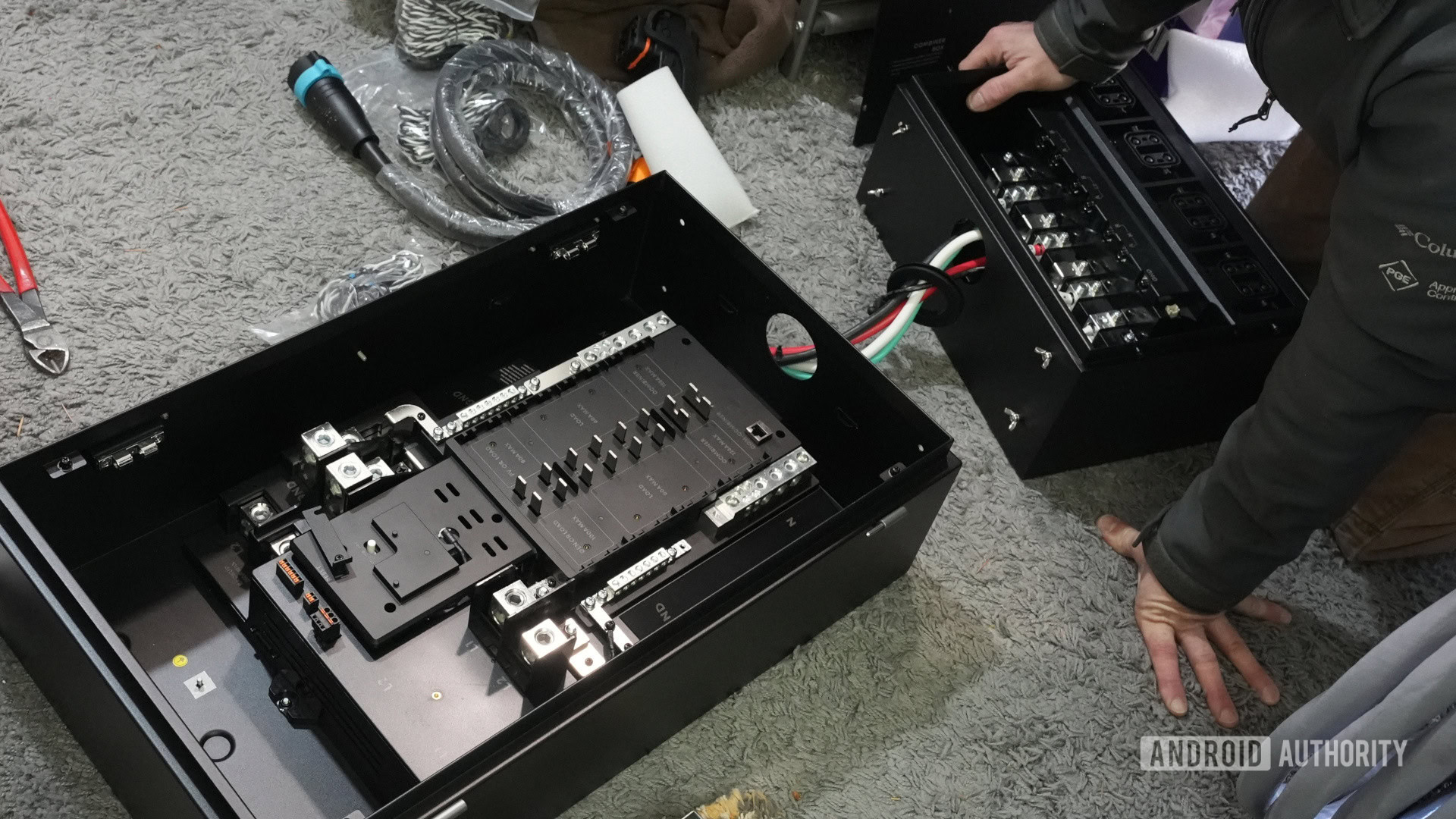 Anker SOLIX E10 Whole Home Backup System Power Dock split