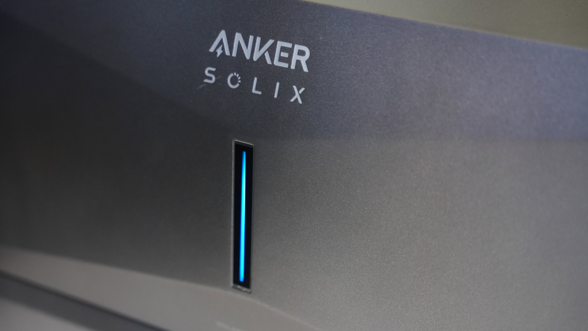 Anker SOLIX E10 Whole Home Backup System Power Module light