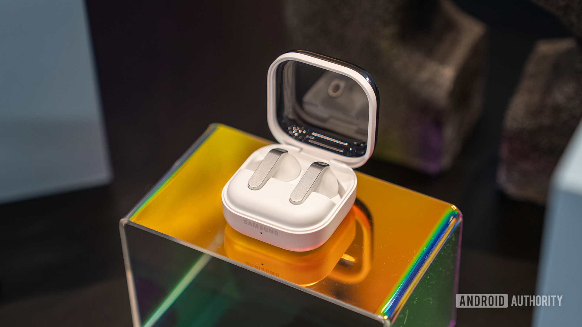 I love the Galaxy Buds 4 Pro, but using them with a Pixel is a mess