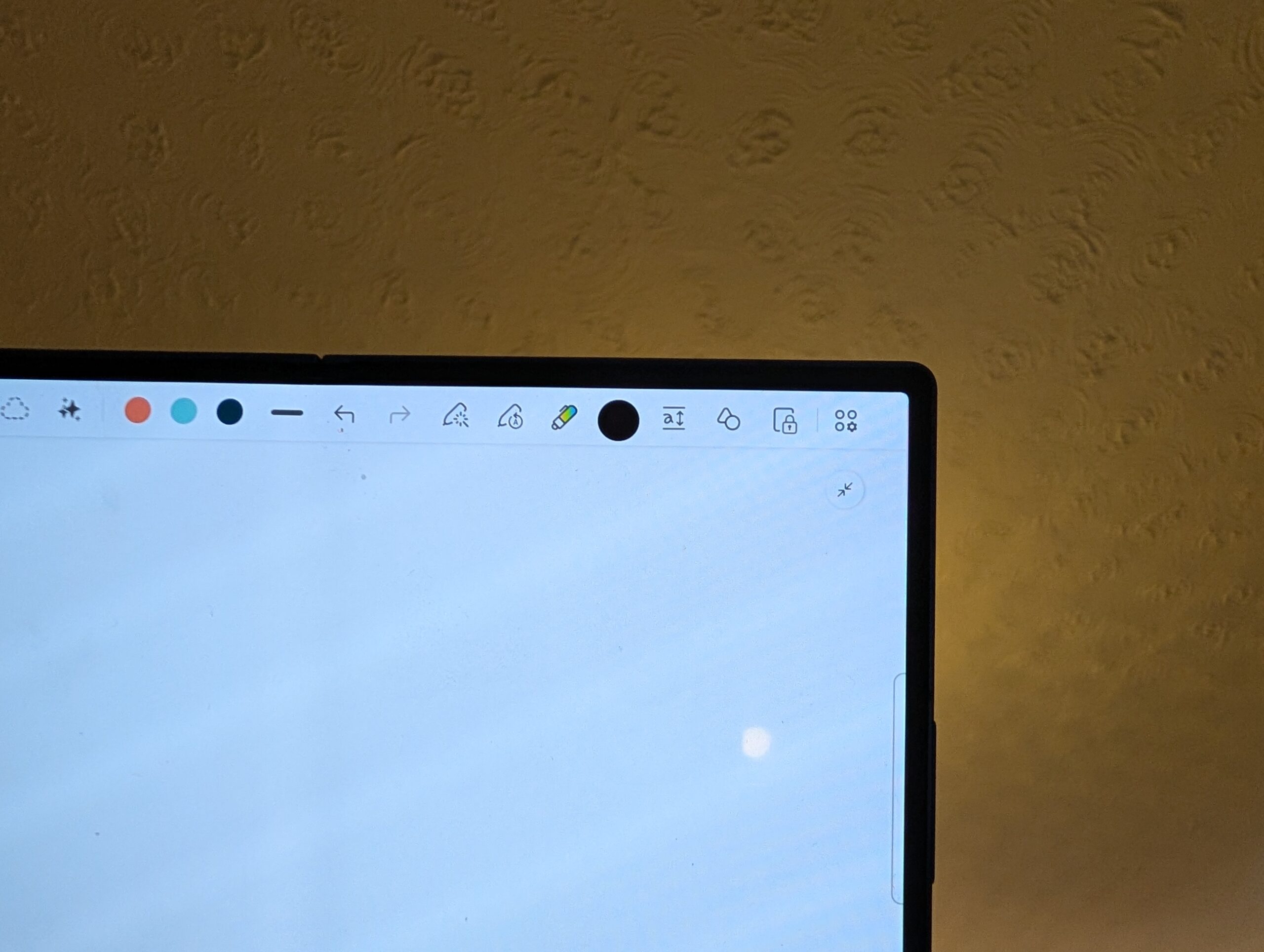 Дисплей Galaxy Z Fold 7 закрывает контент 8