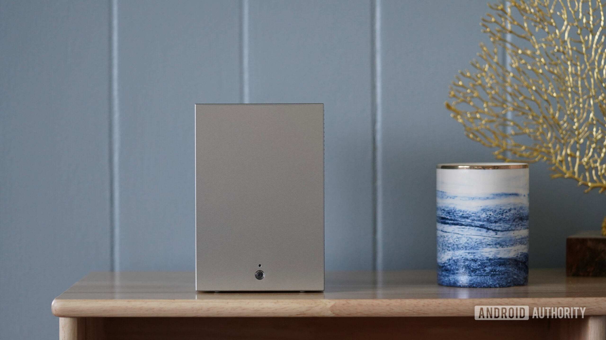 LG Cinebeam S shelf The LG Cinebeam S is very compact, weighing under five pounds.