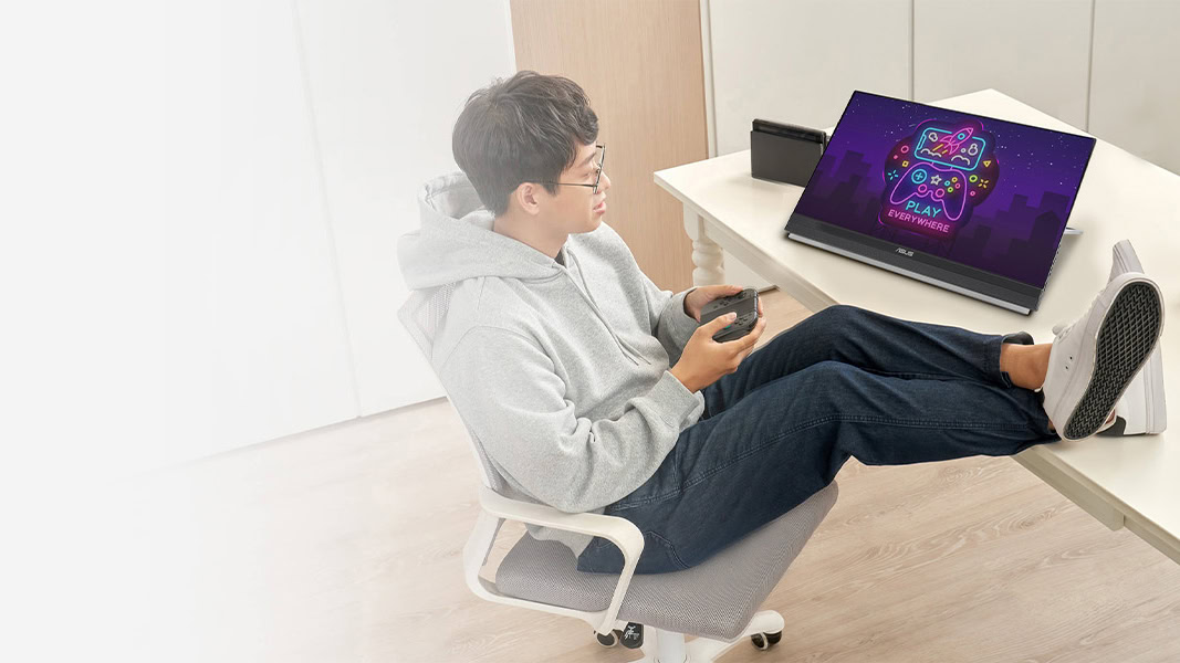 Man gaming on ASUS ZenScreen 22 inch Portable Monitor