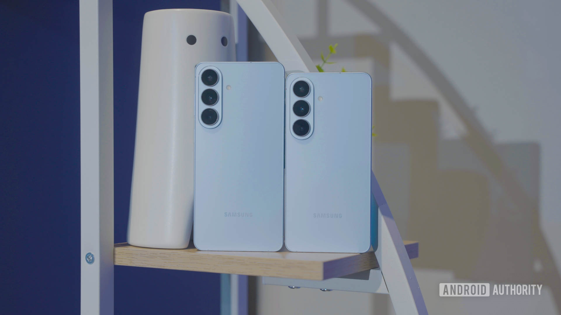 Samsung Galaxy S26 Plus vs Galaxy S26 in Sky Blue