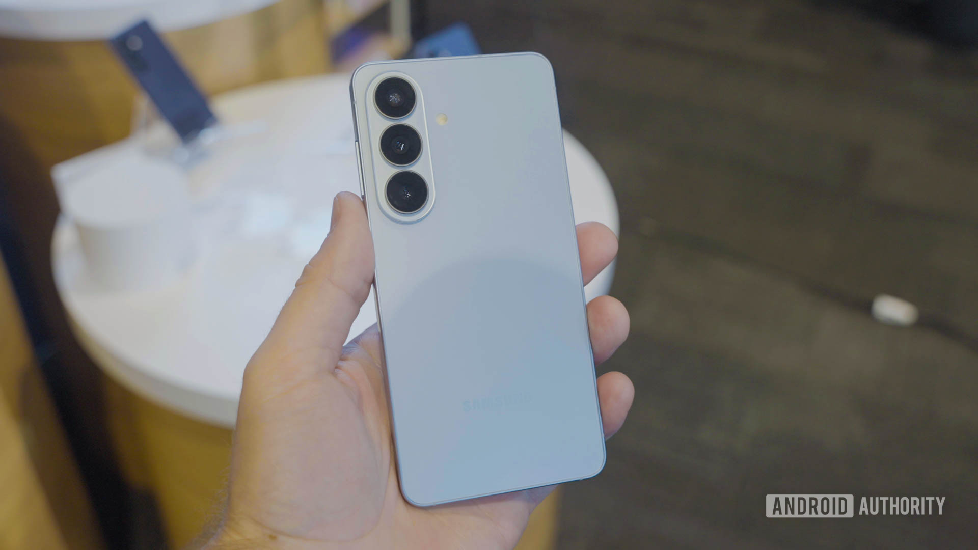 Samsung Galaxy S26 in Sky Blue