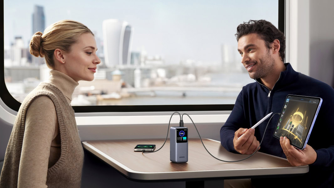 UGREEN Nexode Power Bank 20000mAh 130W used on train