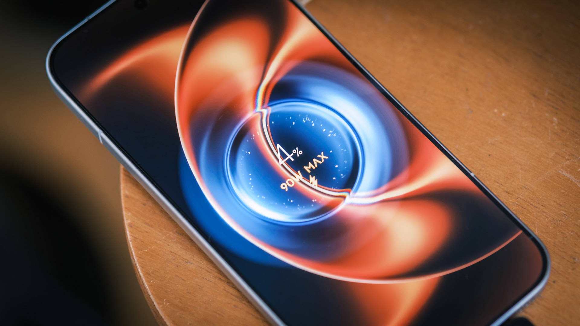 Xiaomi 17 Ultra 90W Boost charging display