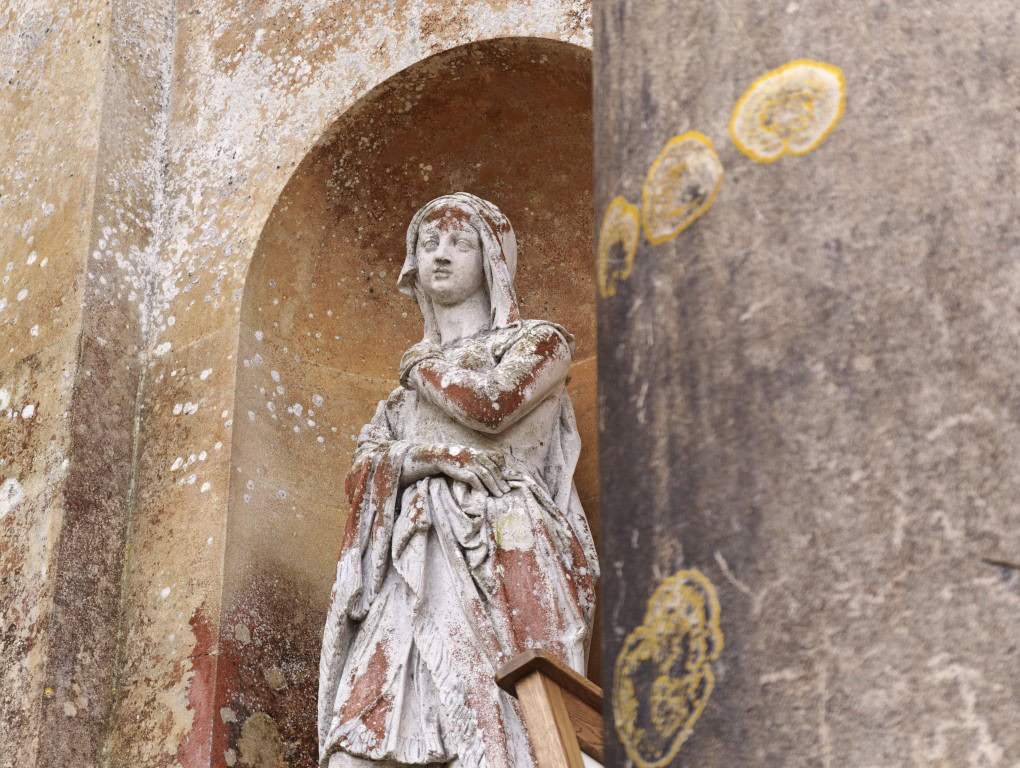 Xiaomi 17 Ultra camera sample 4x statue