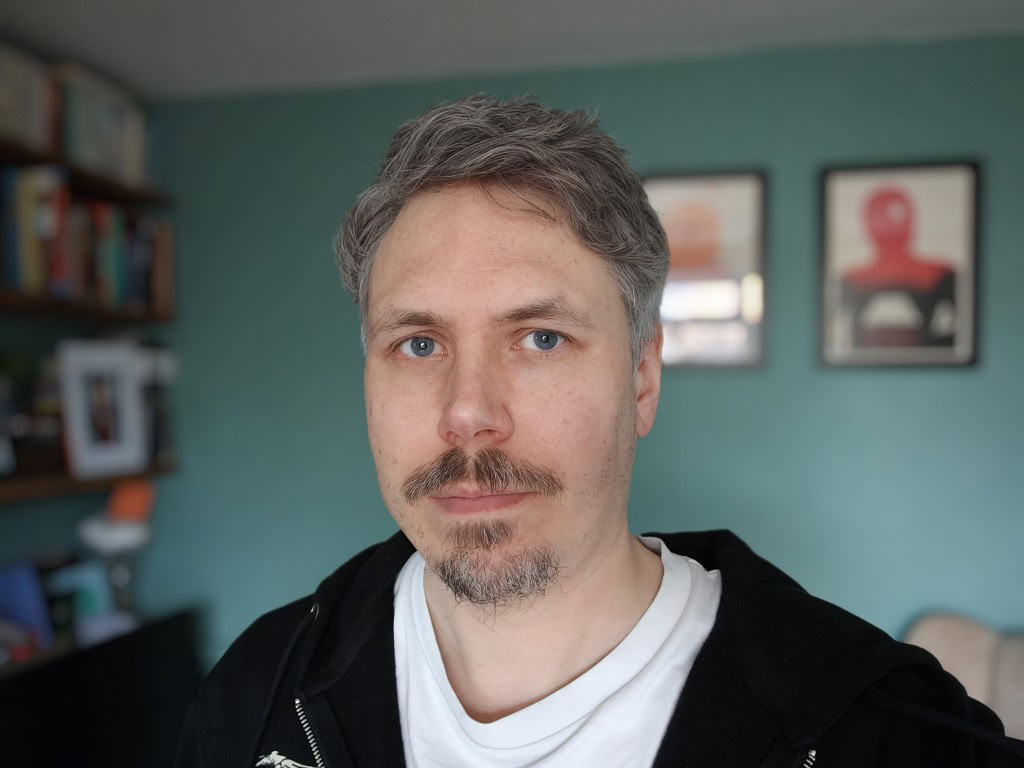 Xiaomi 17 Ultra camera selfie indoors