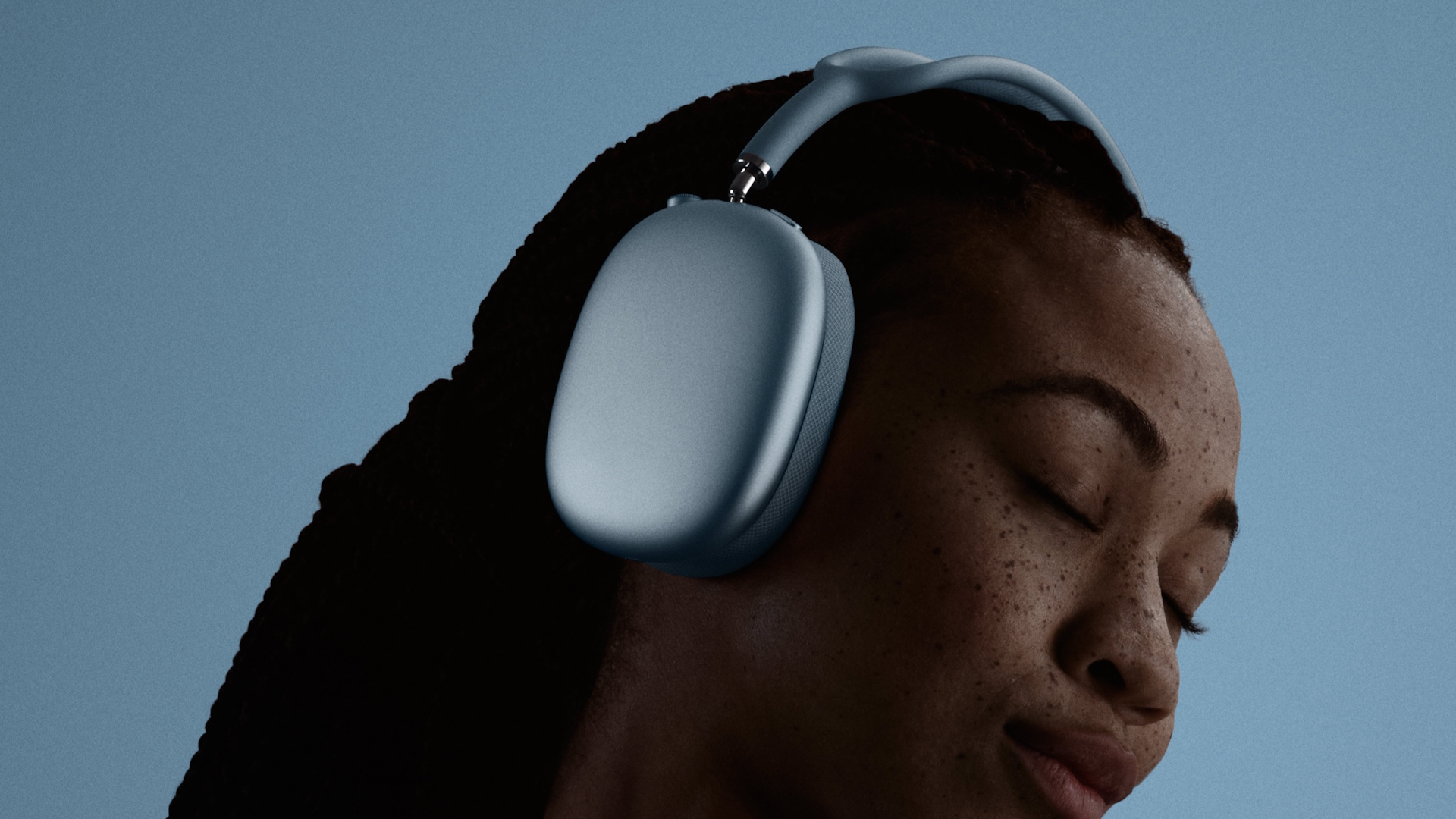 Apple AirPods Max 2 lifestyle Apple AirPods Max 2 lifestyle