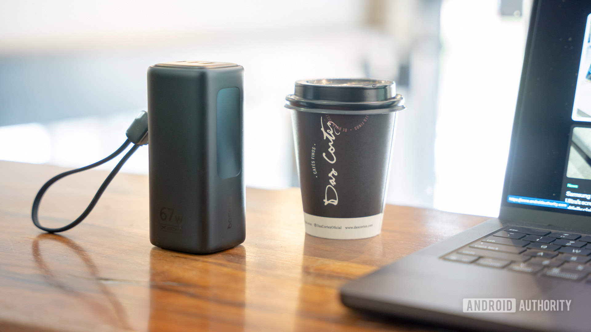 Baseus MiFi Poweer bank at coffee shop 1