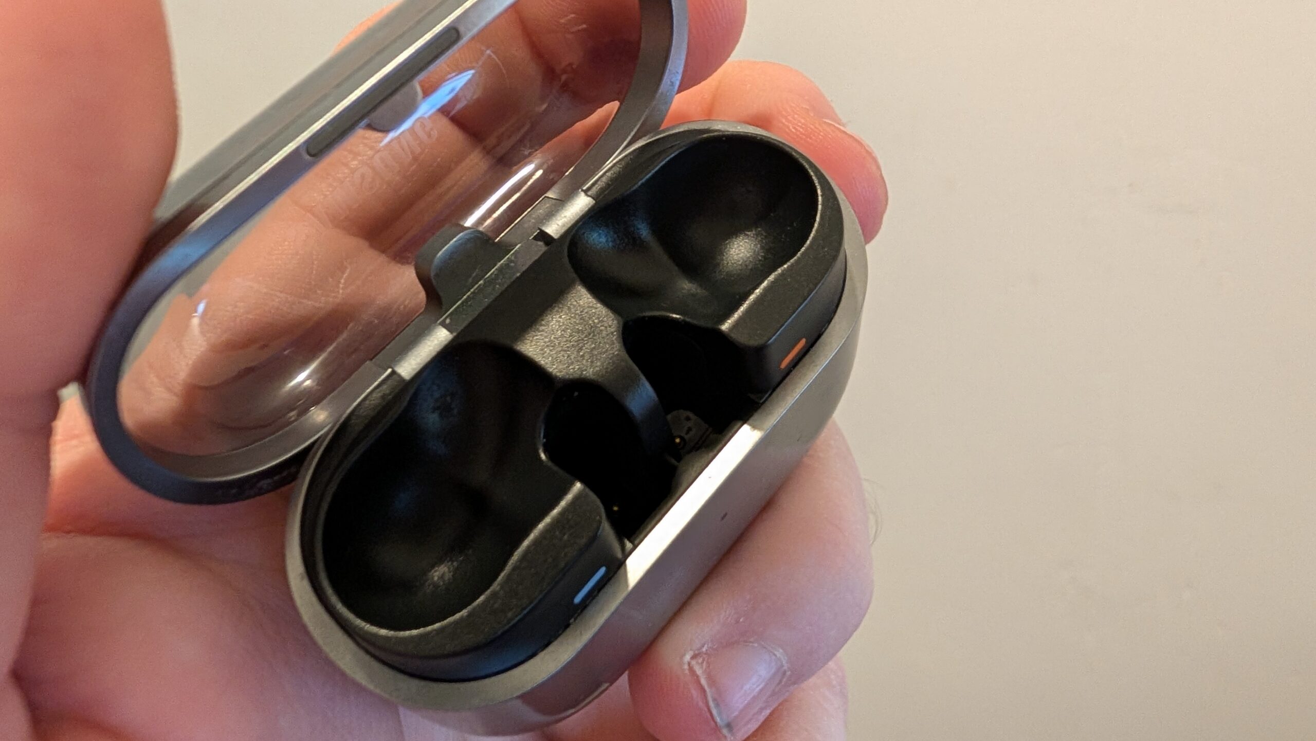 Galaxy Buds 3 Pro case charging pins
