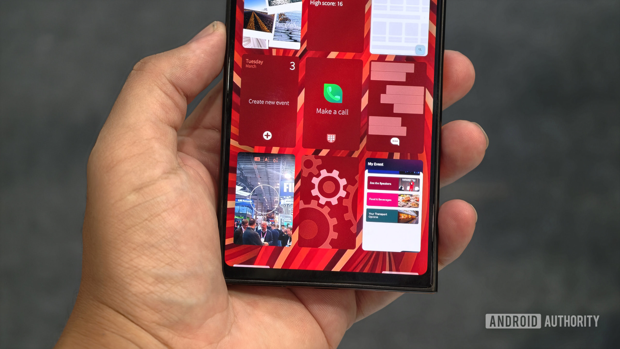 Jolla Phone 2026 multitasking display