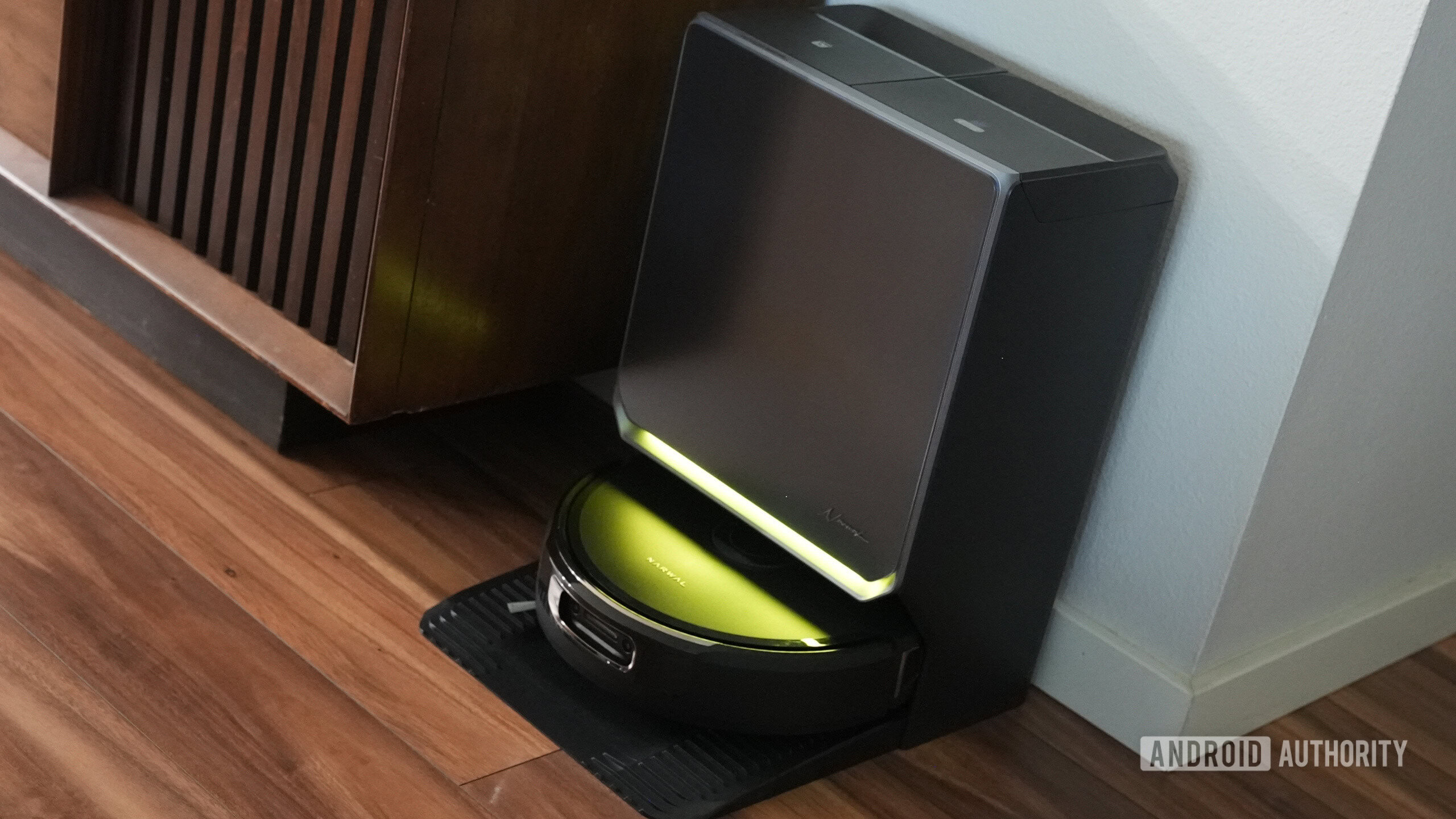 Narwal Flow 2 base glow