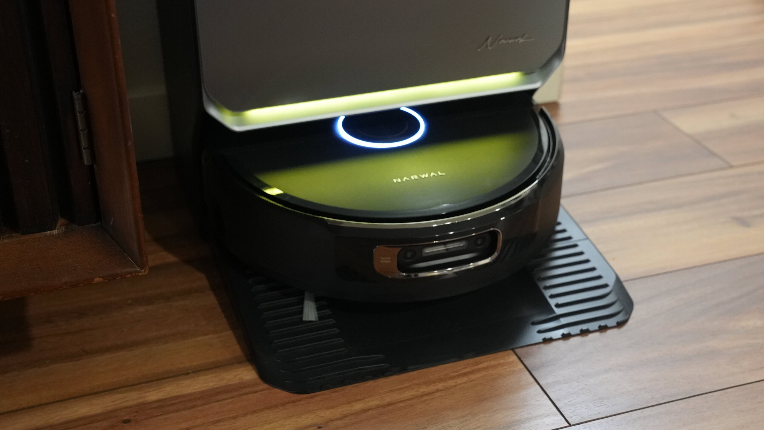Narwal Releases Flow 2 Robot Vacuum with VLM