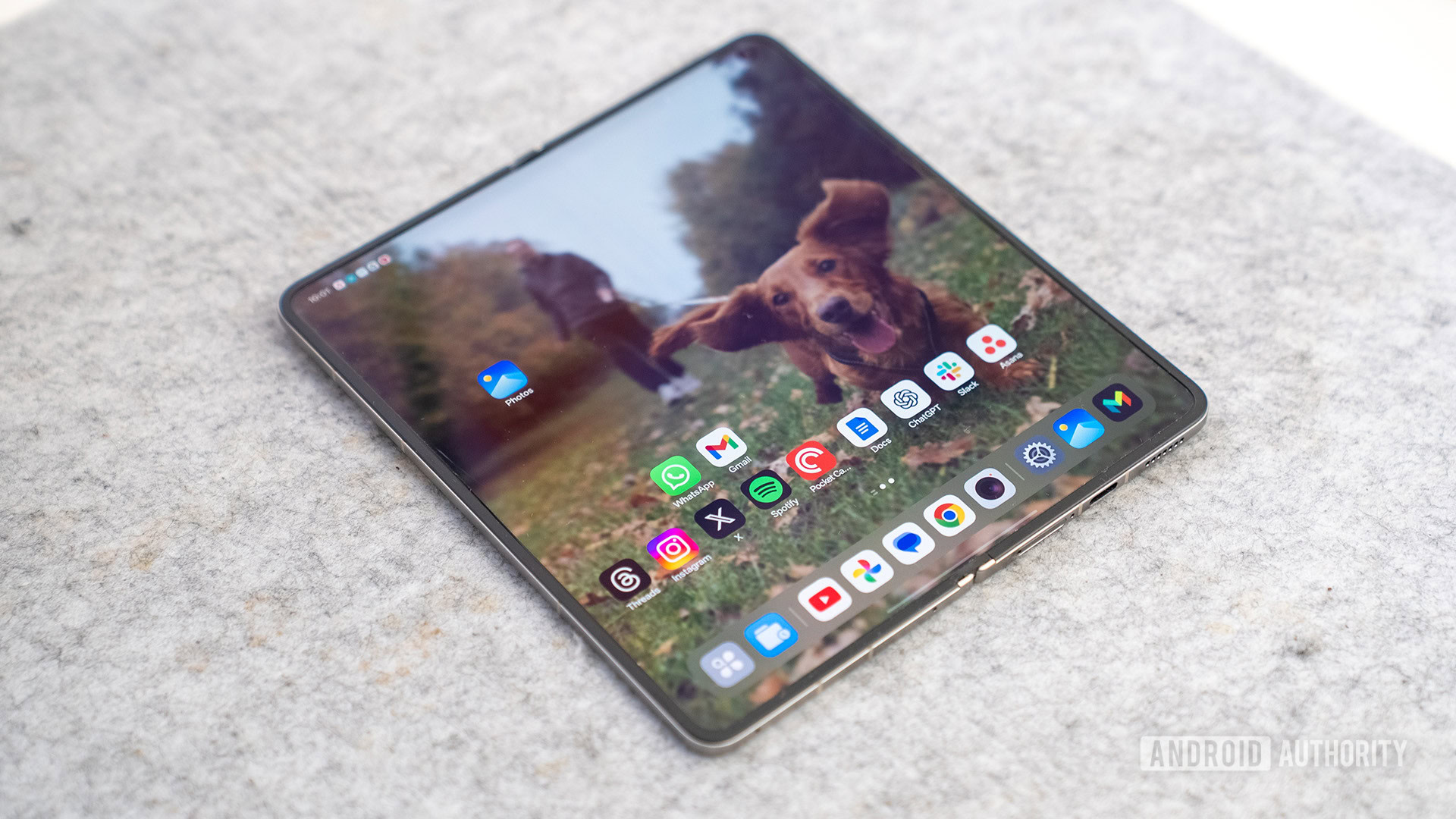 Oppo Find N6 Side on no crease