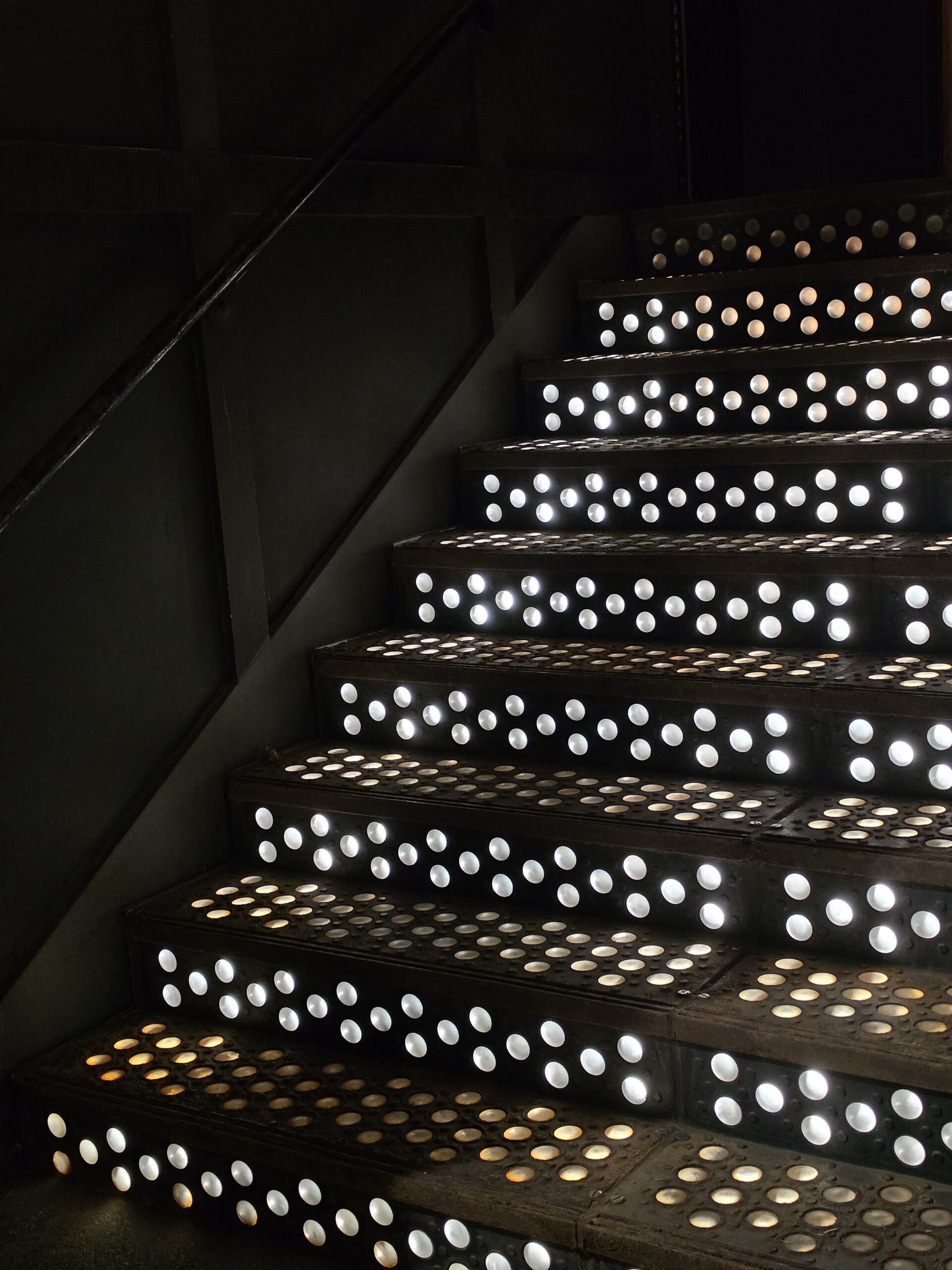 Samsung Galaxy S26 Ultra glowing steps night mode