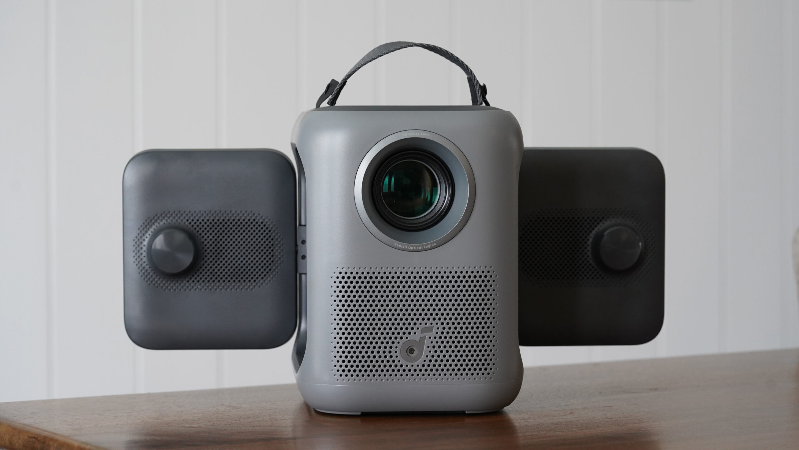 Soundcore Nebula P1i backward speakers