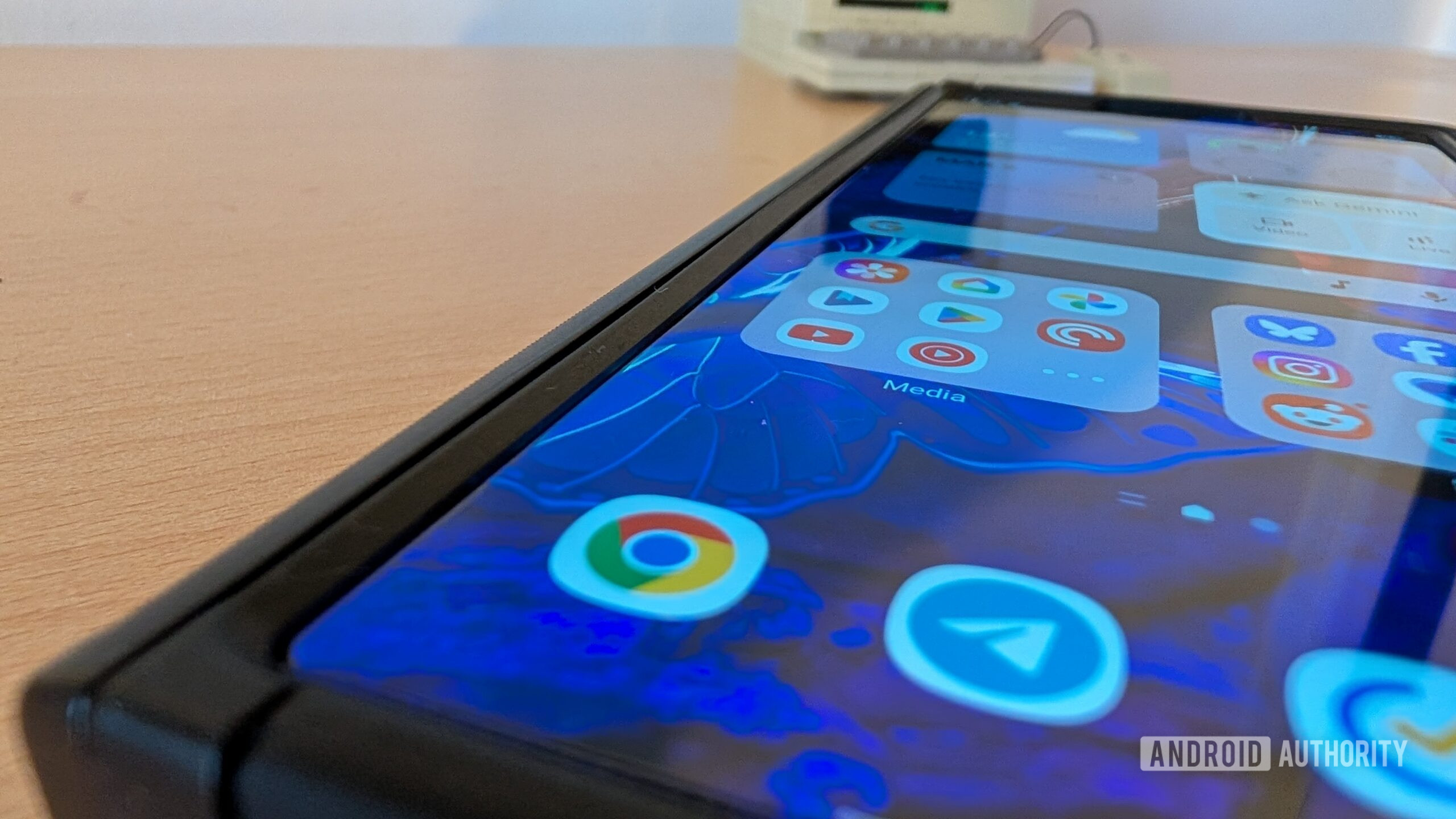 dbrand grip fold 7 display edges