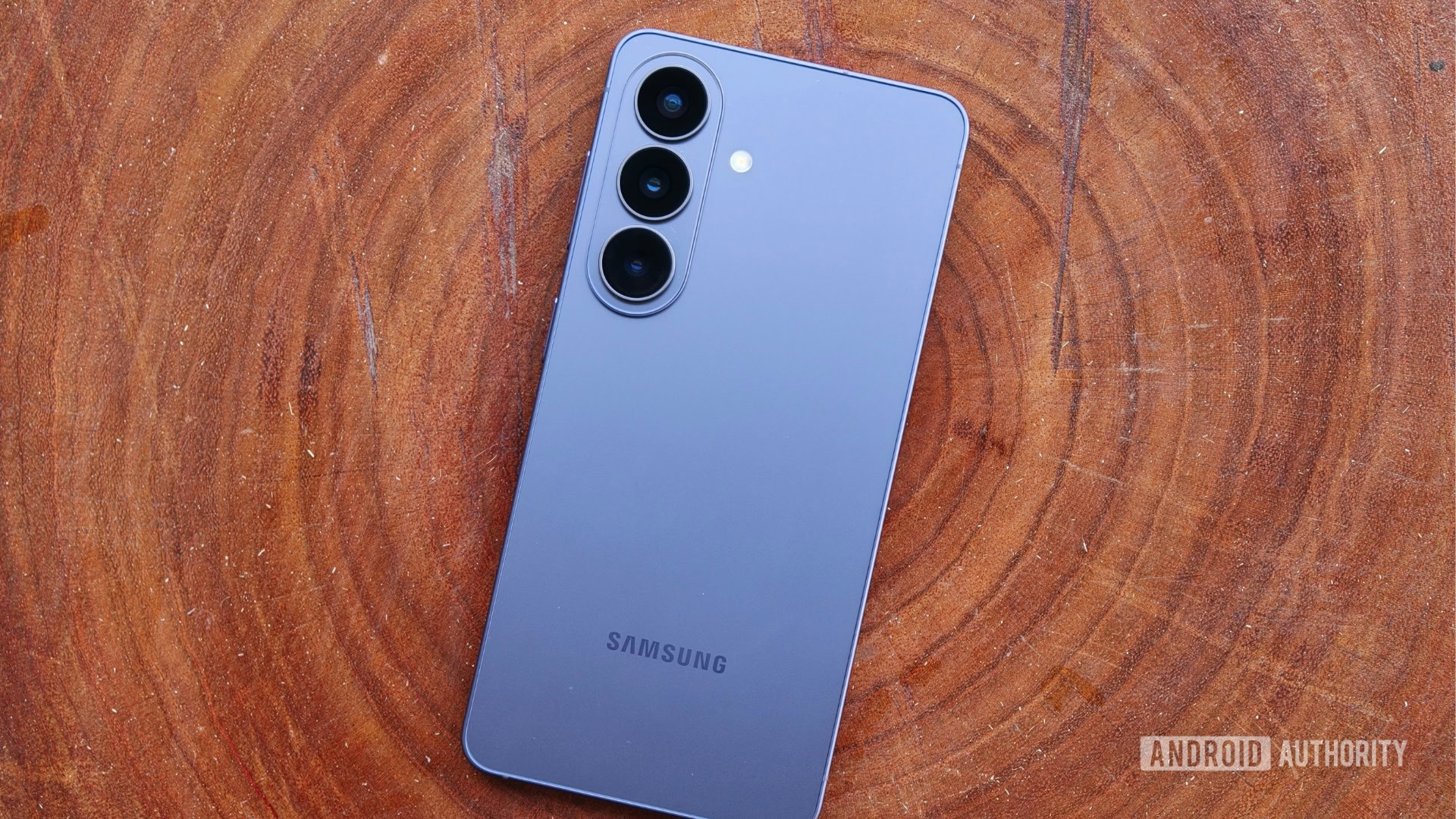 6 reasons why I chose the Samsung Galaxy S26 over the S26 Ultra