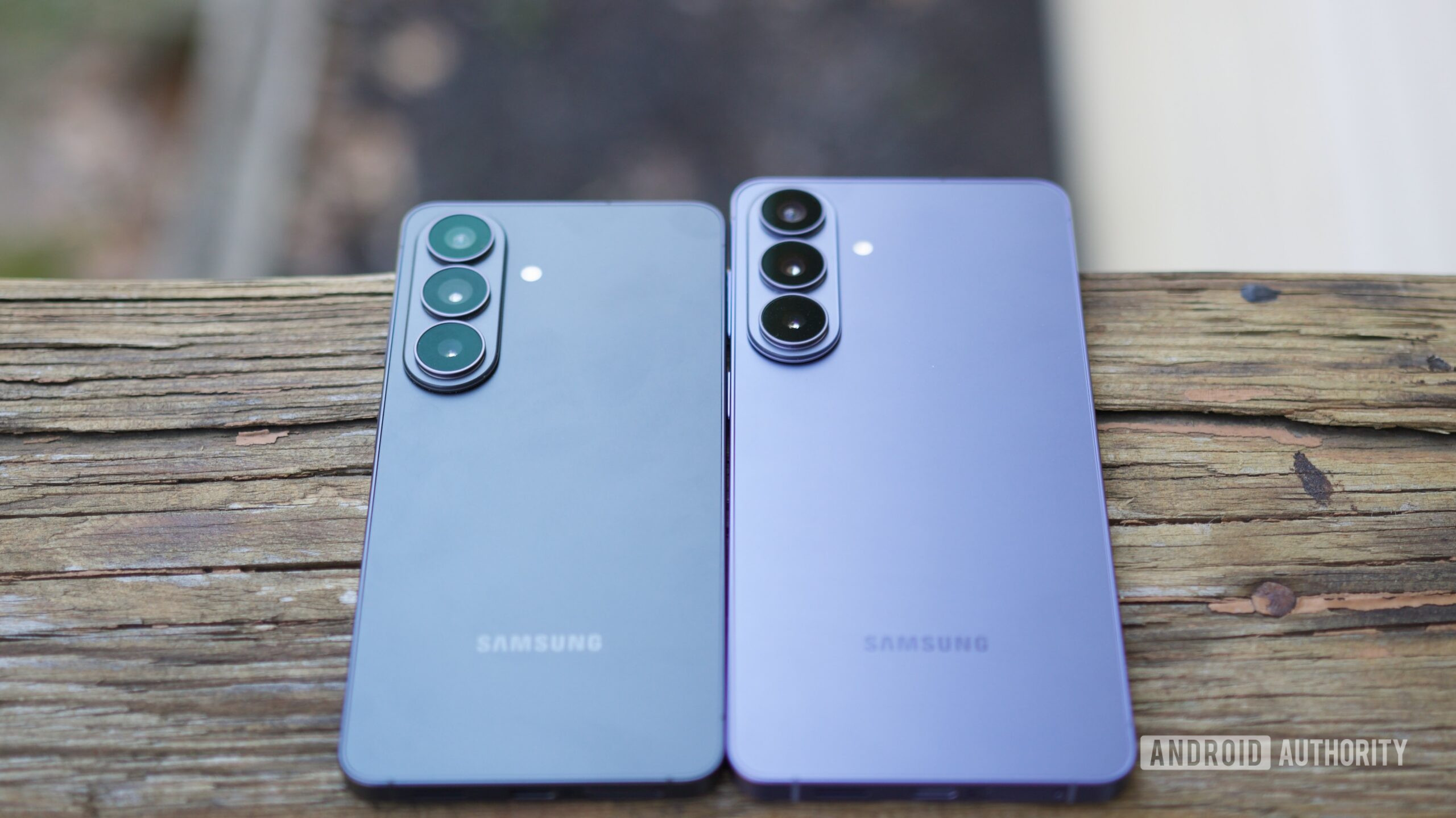 samsung galaxy s26 base and s26 plus review 4 Samsung Galaxy S26 and Galaxy S26 Plus next to each other.