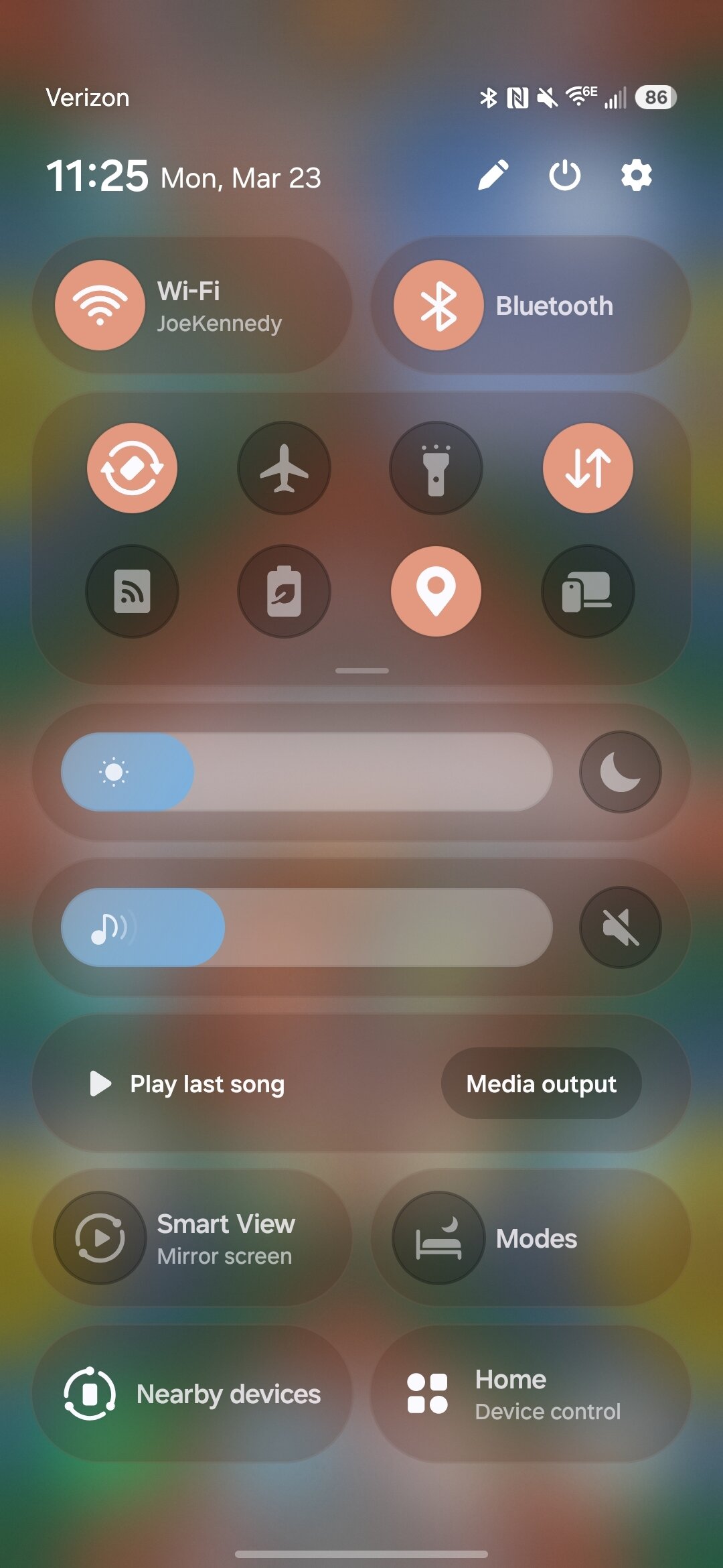 Screenshot showing how to disable split notification and Quick Settings layout on a Samsung phone.