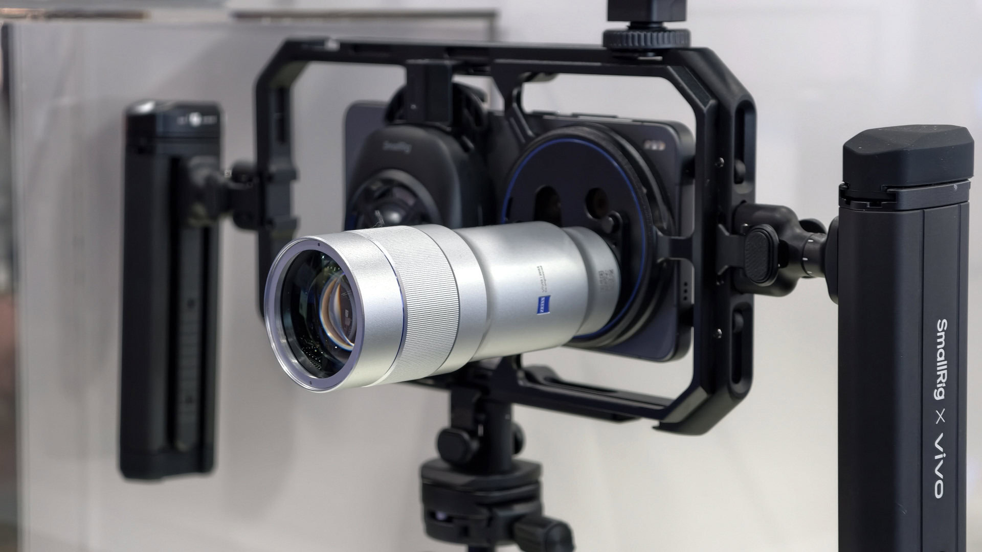 vivo X300 Ultra camera cage scaled