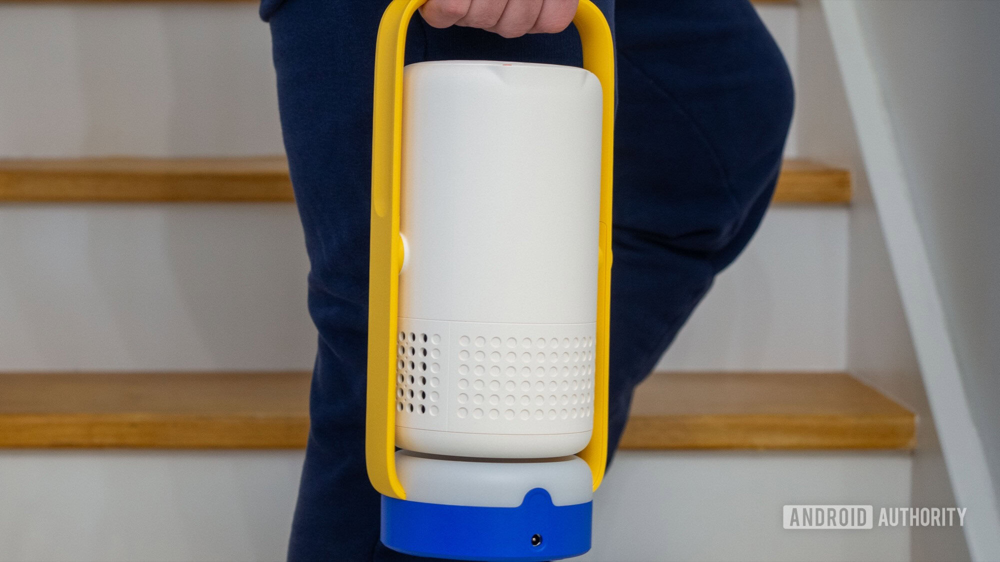 xgimi vibe one projector carried in hand xgimi vibe one projector carried in hand