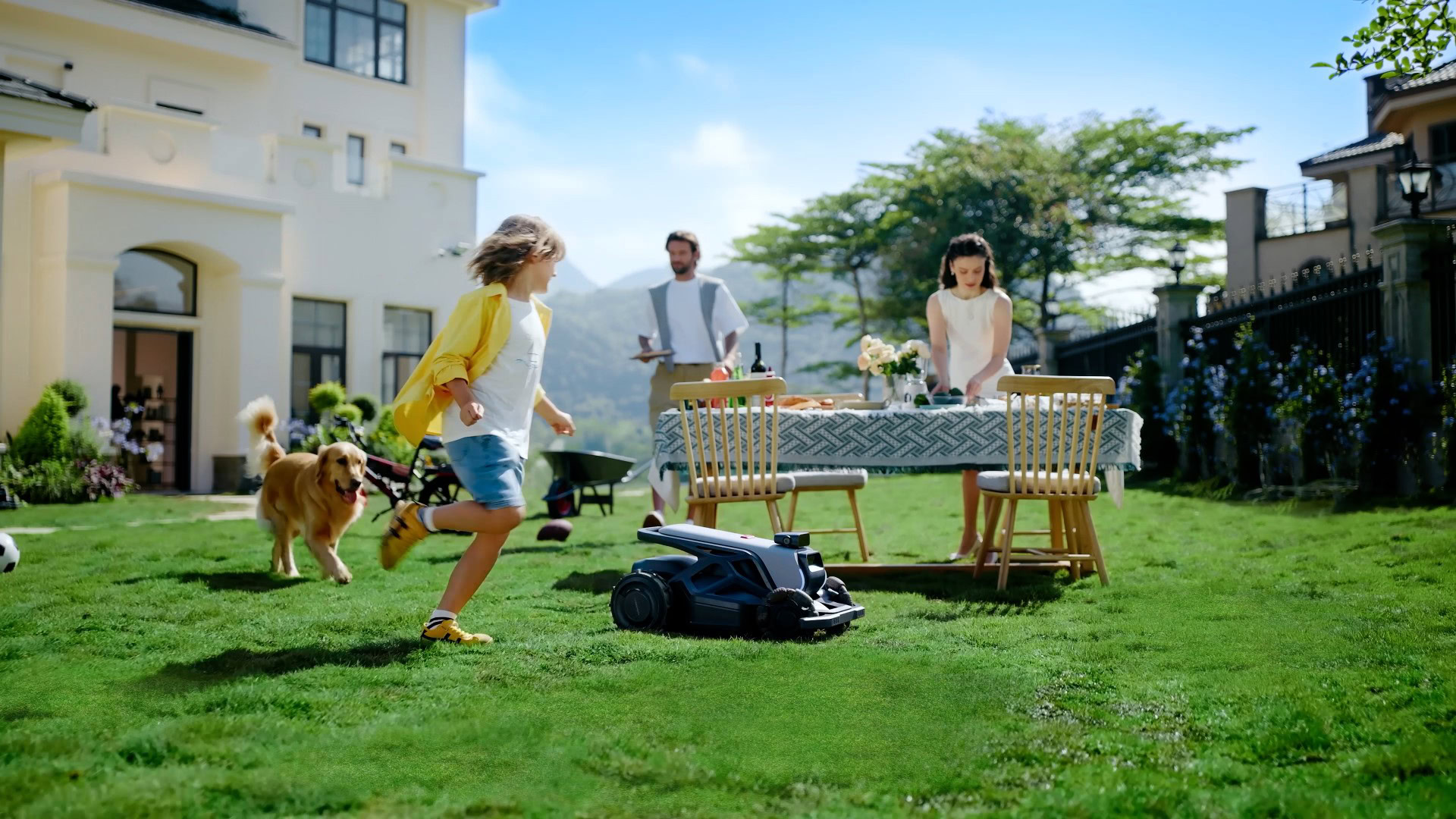 Airseekers Tron is the robot lawn mower that actually makes your grass healthier