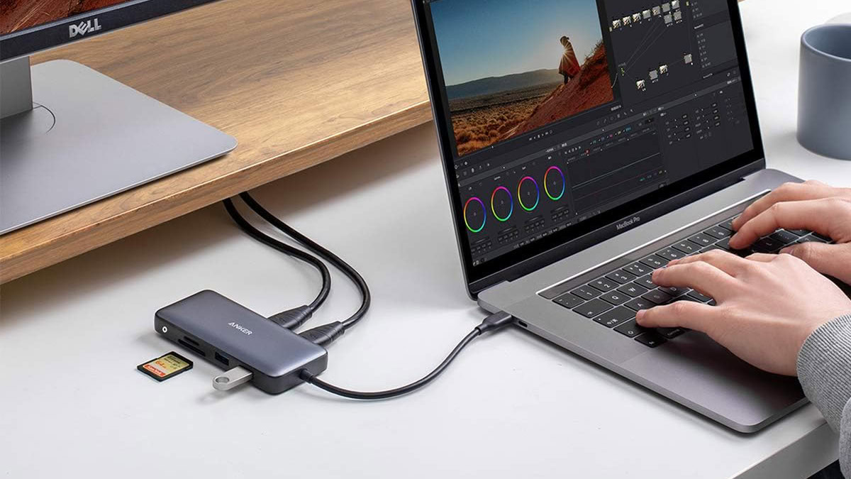 Anker 555 USB C Hub (8 in 1) on desk