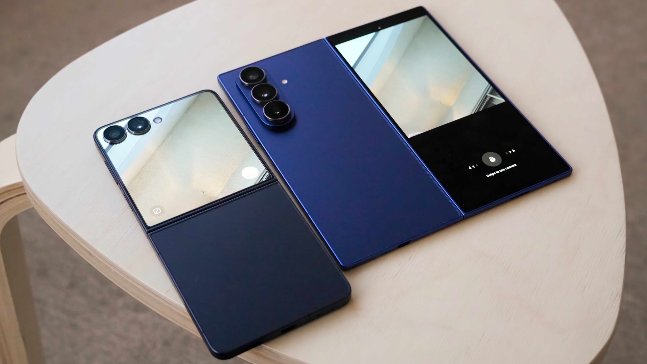 Cover Screen Preview One UI The camera cover screen preview on a Galaxy Z Flip 7 and Galaxy Z Fold 7.