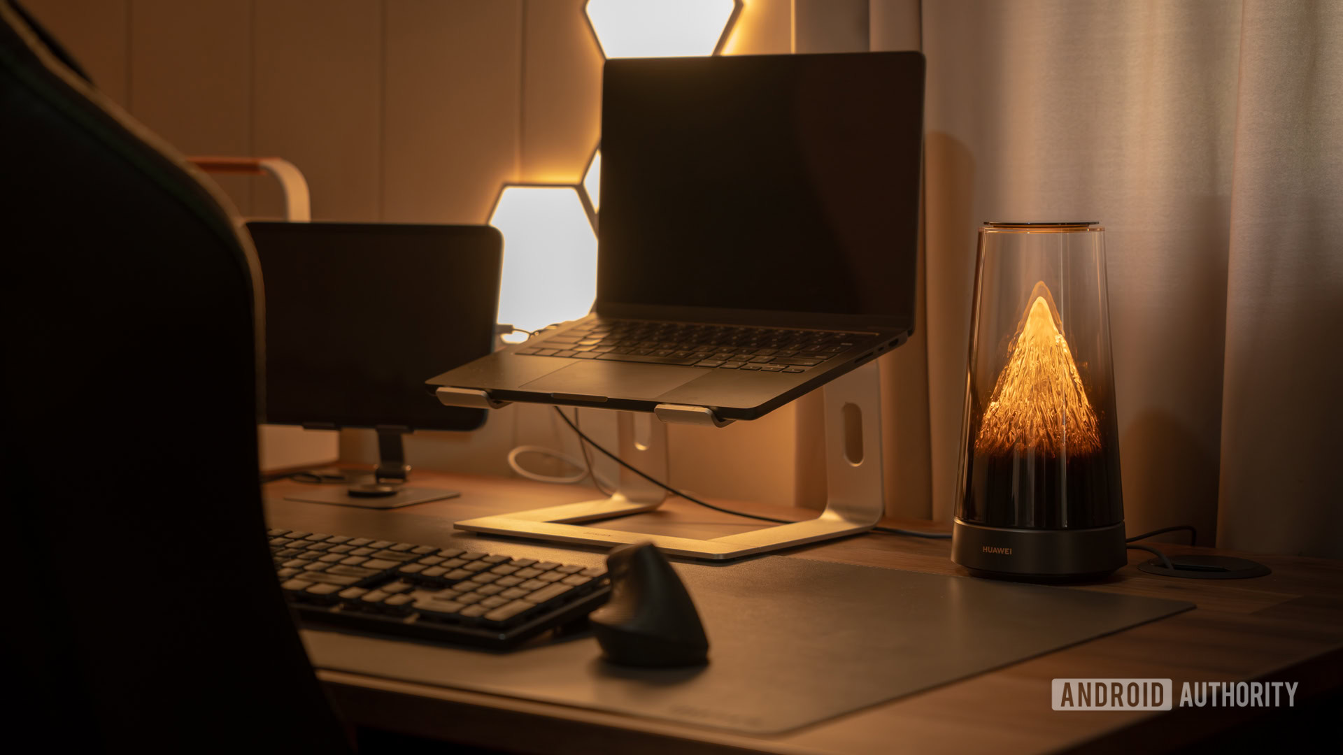 HUAWEI Wi Fi Mesh X3 Pro Mesh Router on desk 4