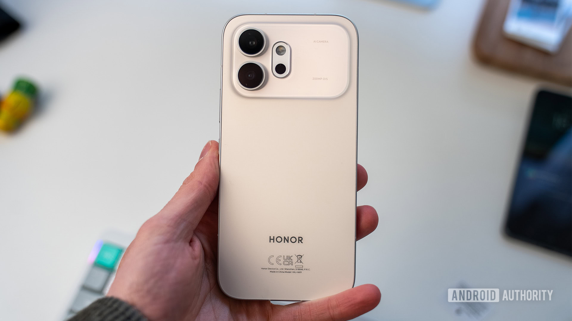 Honor 600 in hand