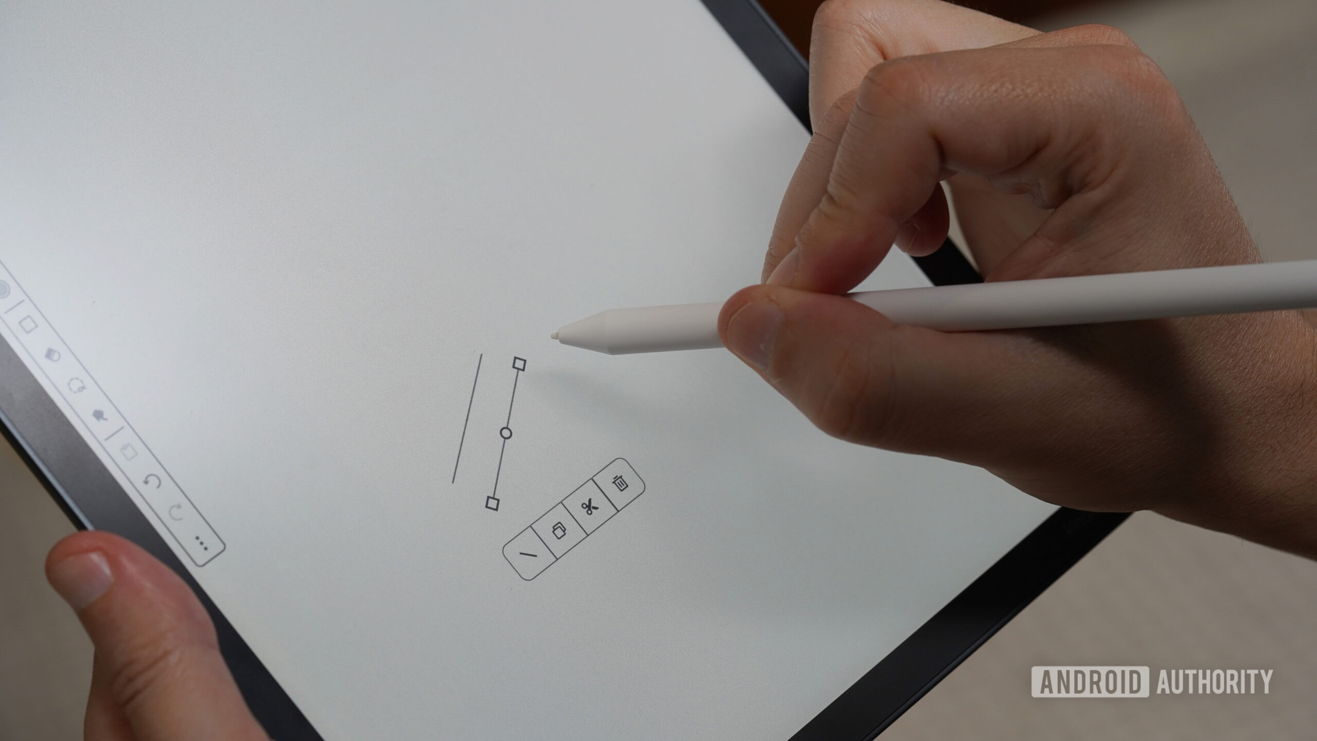 A Kindle Scribe user draws a line using smart shapes.
