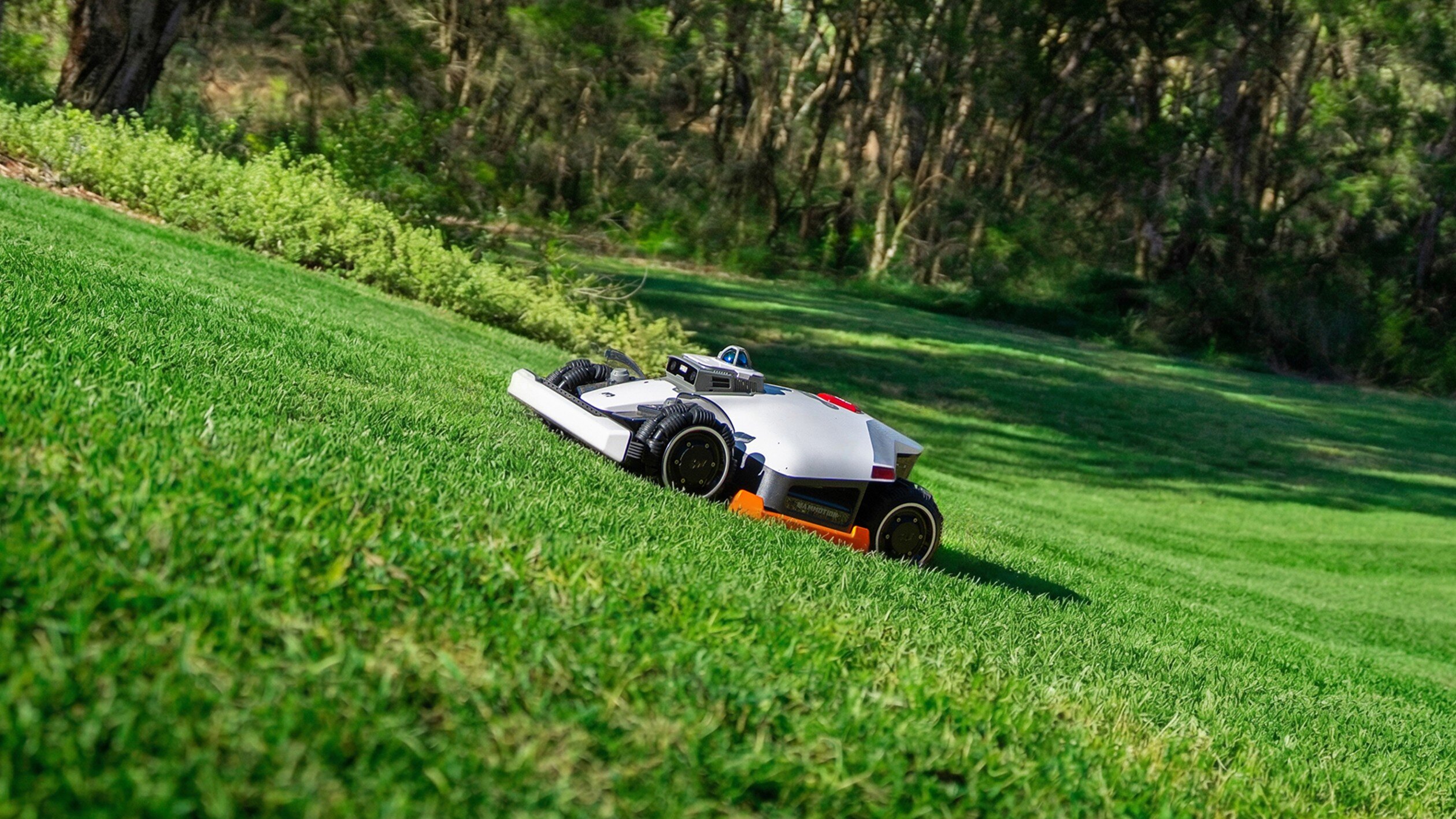 MAMMOTION LUBA 3 AWD Robot Lawn Mower MAMMOTION LUBA 3 AWD is ideal for gardening season.