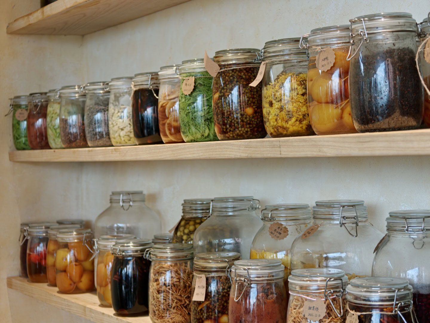 OPPO Find X9 Ultra camera sample colorful jars