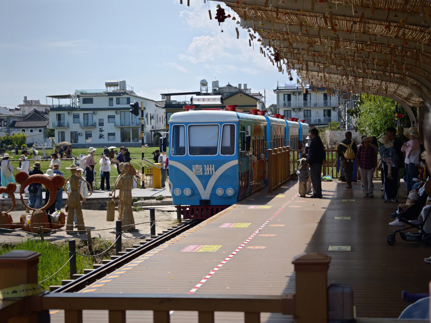 OPPO Find X9 Ultra camera sample train station zoom