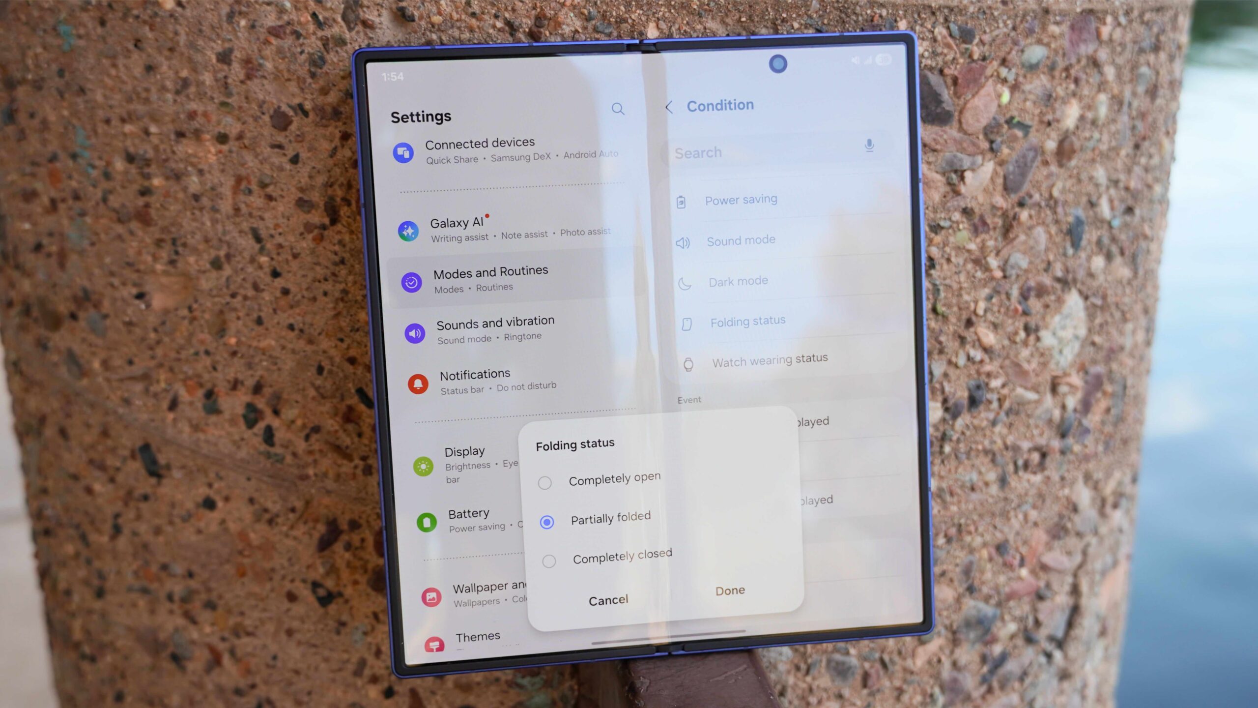 One UI Modes Folding Status Fixed Modes based on folding status on a Galaxy Z Fold 7.