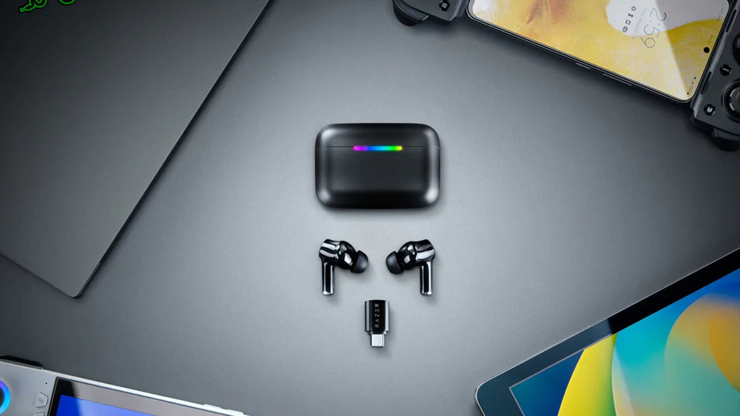 Razer Hammerhead V3 HyperSpeed Gaming Earbuds Press Image