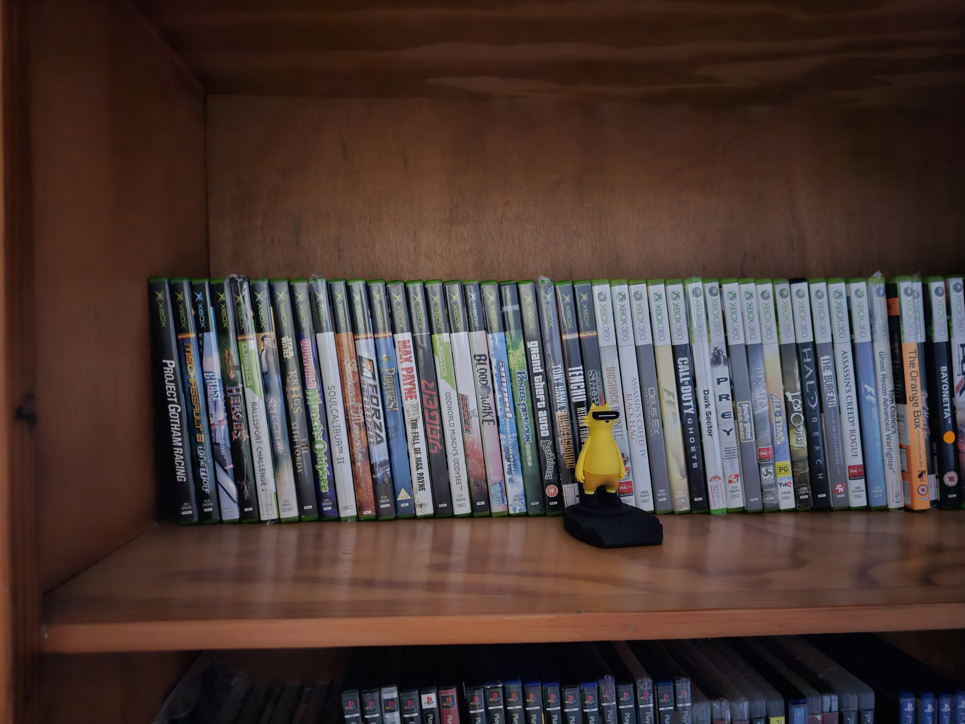 Samsung Galaxy S23 Ultra games on shelf 200MP crop scaled