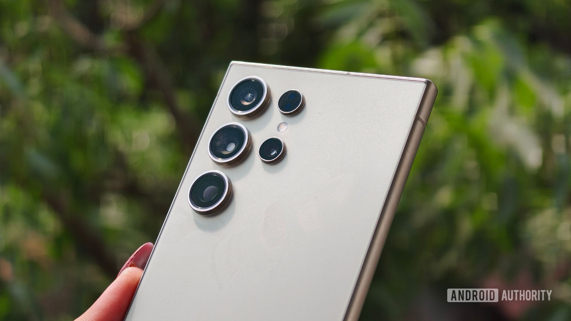 Samsung Galaxy S24 Ultra boxy silhouette