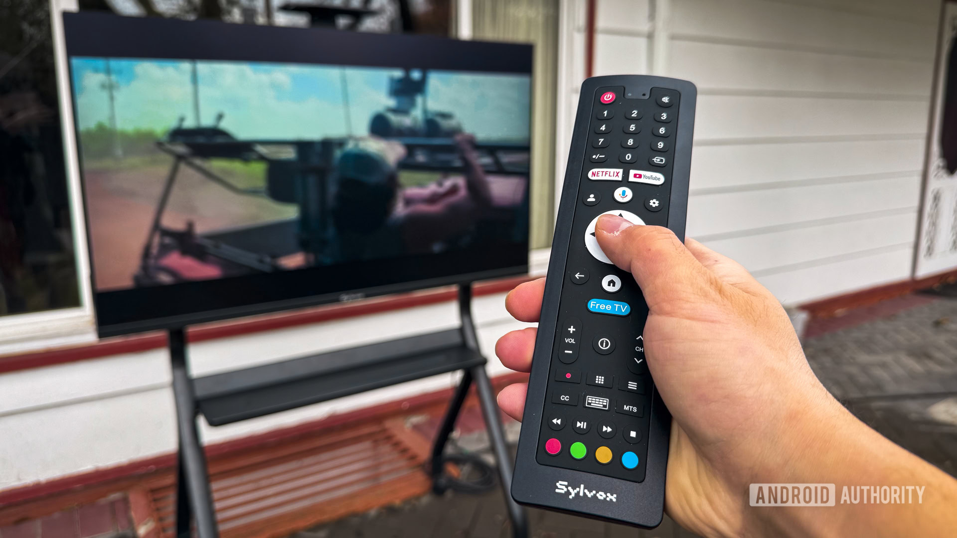 Slvox 55 Outdoor TV Frameless Pro with remote control